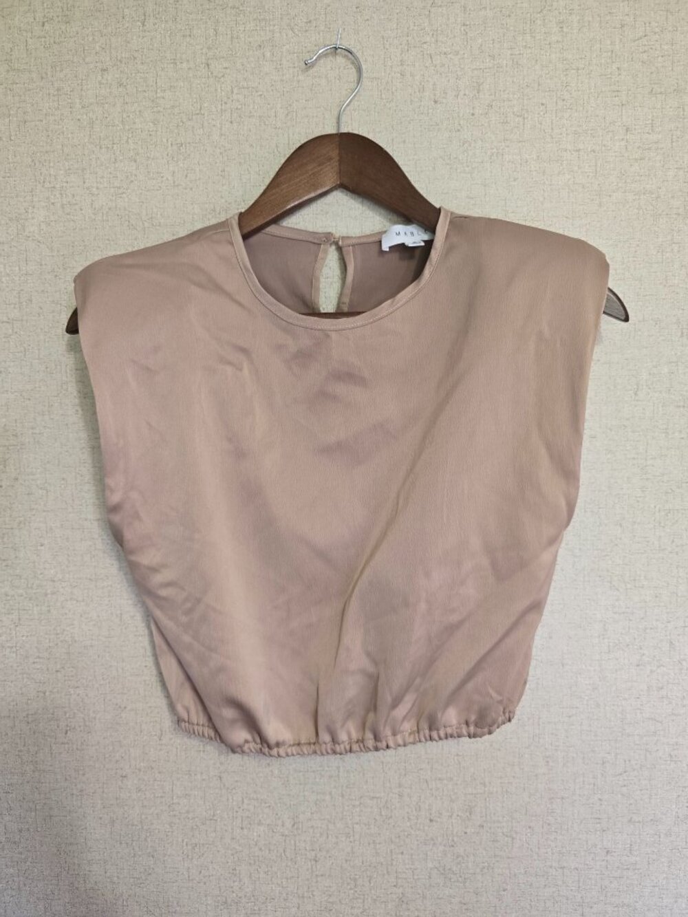 Mable Small Beige Sleeveless Cropped Top Keyhole Back Elastic Hem Shoulder Pads